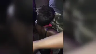 Sucer en public